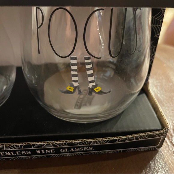 Rae Dunn HOCUS POCUS Witch Hat & Leg Design Set of 2 Stemless Wine Glasses NEW!! - Picture 3 of 6